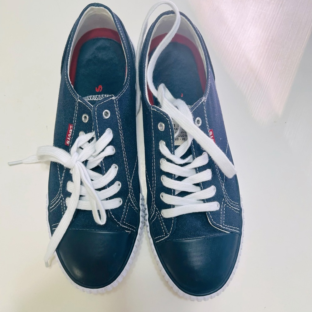 Levi's retro NAVY BLUE lace up sneakers size ladies 8